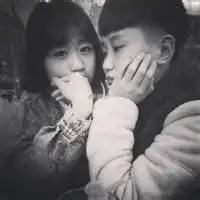 海边亲吻头像qq头像海边背影女生
