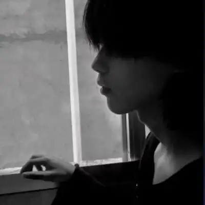小众原宿风男生头像错把玫瑰当男生头像我要个性网
