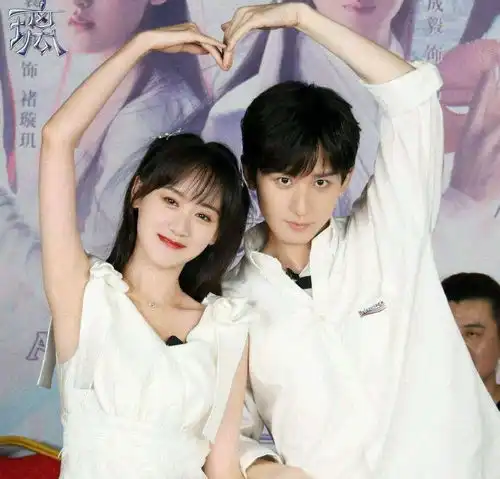 与袁冰妍闹掰后司凤玲珑频繁组cp,会成为最甜情侣档吗
