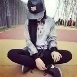 将这个情侣头像的另一个照片发过来
