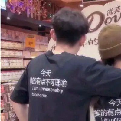 12星座看到女票流泪的反应,白羊扮鬼脸逗笑,而双鱼最无奈
