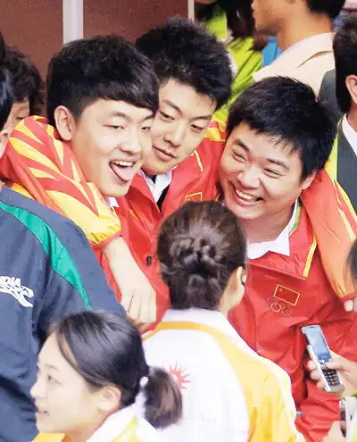 丁俊晖成了定海神针助中国队卫冕男子团体冠军
