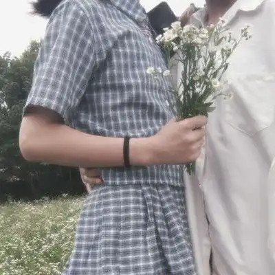 当一个女孩偷偷喜欢你时,这3细节是藏不住的,直男别错过
