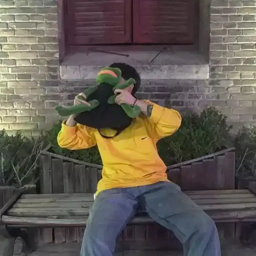 情侣头像最好的生活状态一个人时,安静而丰盛两个人时,温暖而踏实
