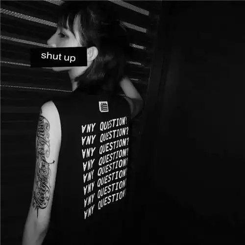 黑白超拽女生头像,今日正月初四给大家分享
