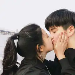 学生的这3种行为,亲吻不算啥,最后一种老师都看出你早恋了
