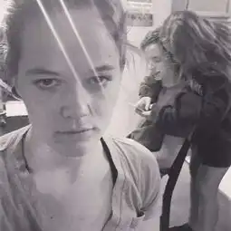 当电灯泡也能成网红ins上一对狗粮养的男女,居然被虐成了网红
