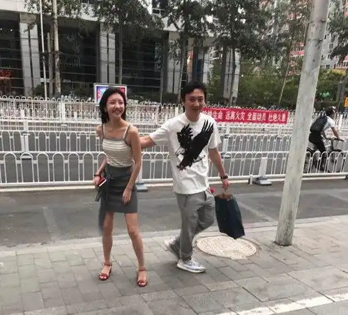 王思聪25岁前女友豆得儿,直播带货老态尽显,少女感不如伊能静

