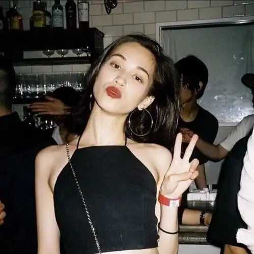 水原希子的哪张图适合做头像
