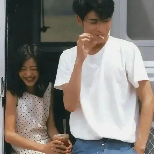 港风情侣头像
