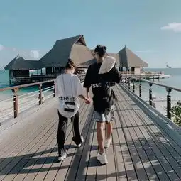 赌王最索千金何超莲再晒唯美写真称已经遮了最露的地方
