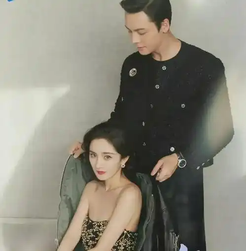 陈伟霆和美女合影,可谓俊男靓女令人心动
