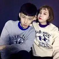 2016非主流情侣头像一左一右带字
