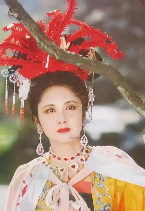女儿国国王朱琳,除了美貌跟演技,其实穿搭也一直在线
