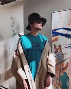 街拍款上衣
