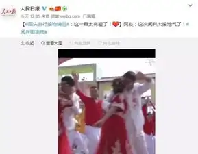 情侣热吻大妈和快递小哥同框这届群众游行为啥这么接地气
