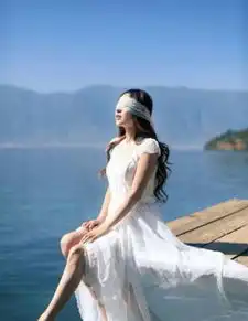 求月亮唯美图片,类似这样的
