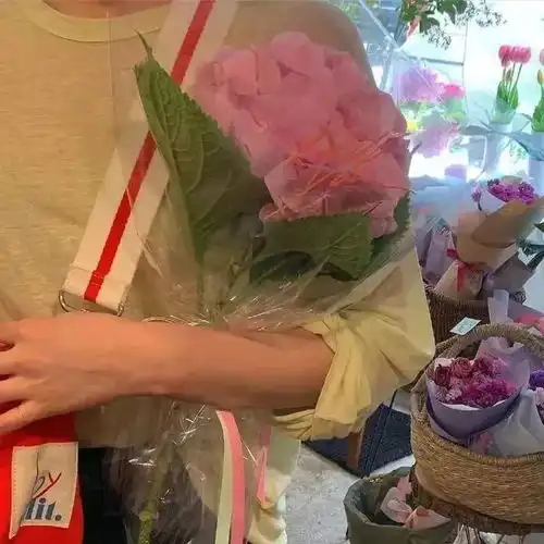 文案暗示友谊渐行渐远的意难平情绪文案
