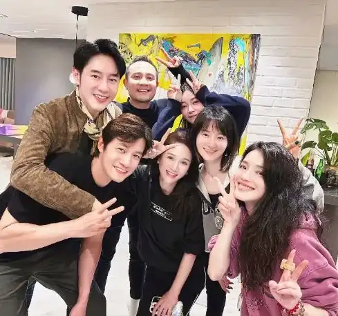 陈乔恩邀舒淇等家中聚会,alan亲自下厨,两大美人同框冻龄颜值抢镜
