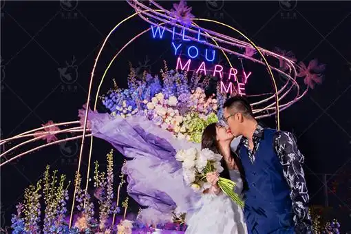 浪漫的求婚现场布置
