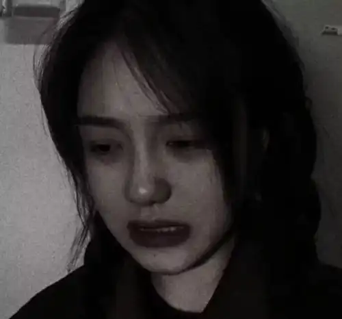 ins适合情绪低落时用的丧系女生头像

