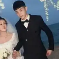 高迪大美qq情侣头像
