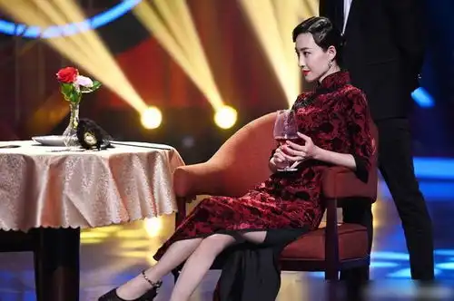 王丽坤初恋,同居八年,因观念不同分手,与认识四个月的女人结婚
