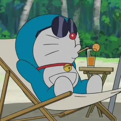背景蓝胖子是只猫
