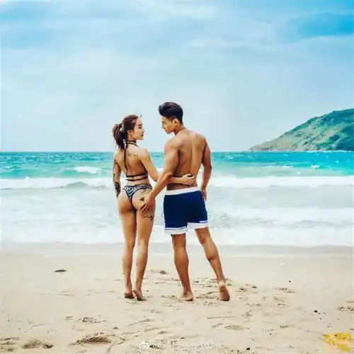 养眼的身材吸睛的面孔看看这些健身情侣七夕虐狗
