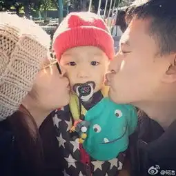 何洁赫子铭情人节晒娃幸福得溢出来
