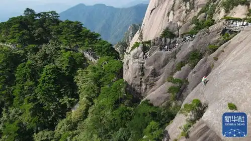 年超300天住山上,累计放绳长度约200倍珠峰高度黄山上的中国好人什么样
