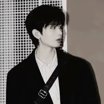 2023温柔帅气商务男生头像
