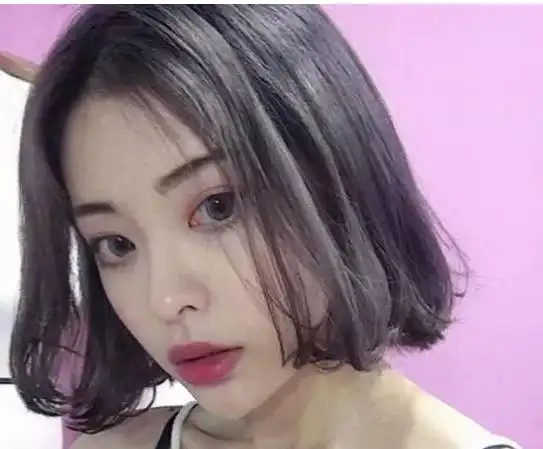 女生短发烫发流行款时尚girl大爱短卷发发型
