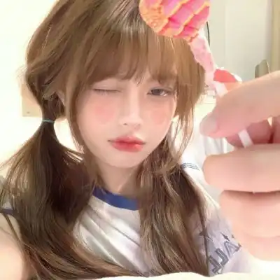 沫兮优质女生微信真人头像
