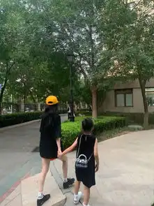 甜馨学妈妈穿搭,玩下衣失踪,身材清瘦,颜值越来越像李小璐
