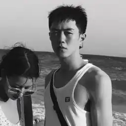 我也想浪荡一生却一不小心钟情了一个人
