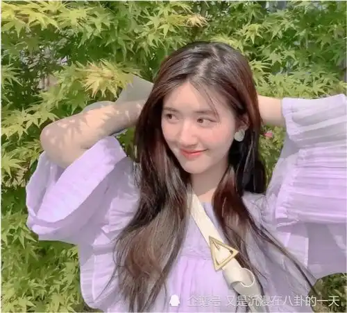 赵露思的民国扮相与周也神似双生姐妹,而温婉的她,就是她们的知心姐姐
