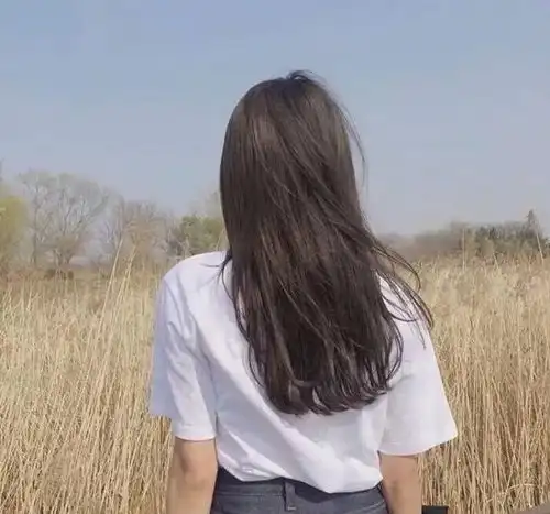 女人不管什么年龄,都别活得像支烟似的
