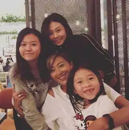 邱淑贞三女儿同框都酷似母亲盛世美颜挡不住2
