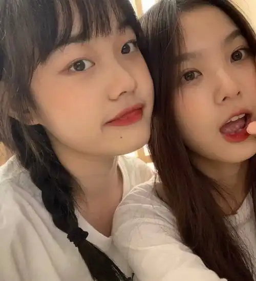 小众漂亮闺蜜头像
