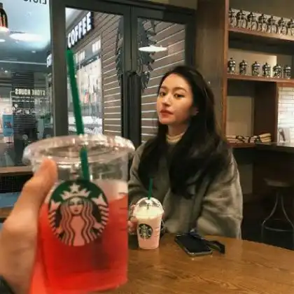 比较独特的情侣头像一男一女,一个人一张这才是绝配的
