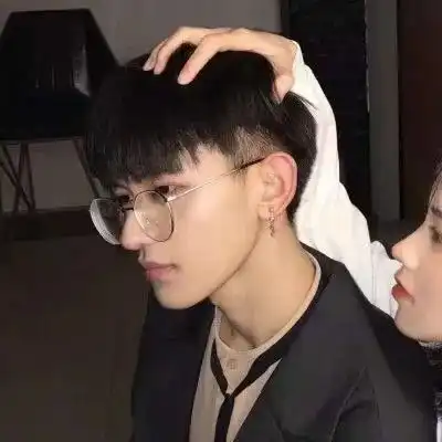 超甜的情侣头像

