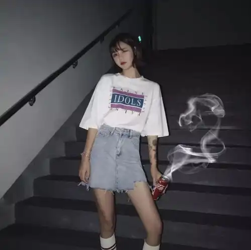 情侣头像小孩子难过了口头上哄哄就开心了我们大人不行
