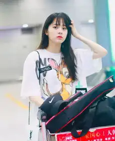 吴亦凡碧梨都爱穿的小学生涂鸦tee,原来来自这几个潮牌
