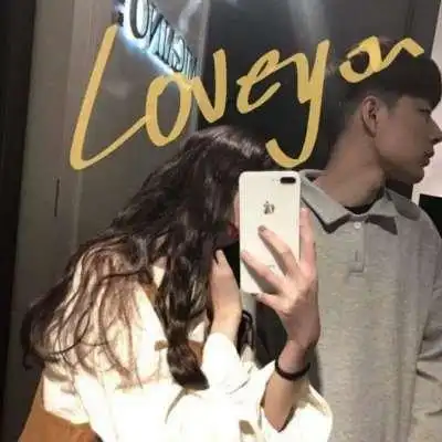 最潮情侣头像一人一张两对所有的努力都是为了你
