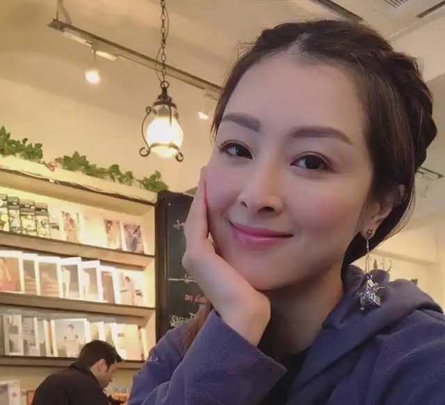 又一香港知名女星初步确诊自曝被儿子传染,一家人正在自行隔离
