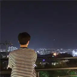 最新版2018非主流黑白风格情侣头像江山多娇也比不过你的微笑
