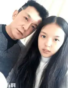 哈文将朋友圈头像换成与李咏合影,用自己的方式陪伴已逝爱人
