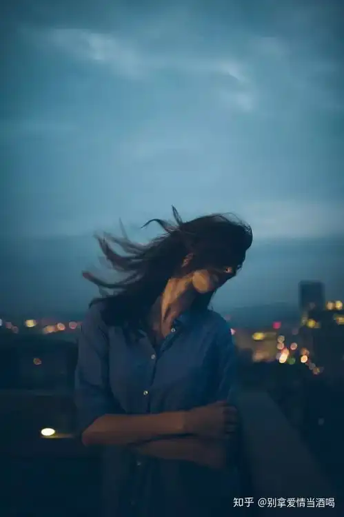 一个人心情低落无奈的句子,简短戳心,看了想哭
