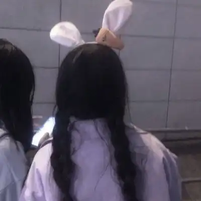 闺蜜头像背影一人一张可爱真人闺蜜两人同框头像
